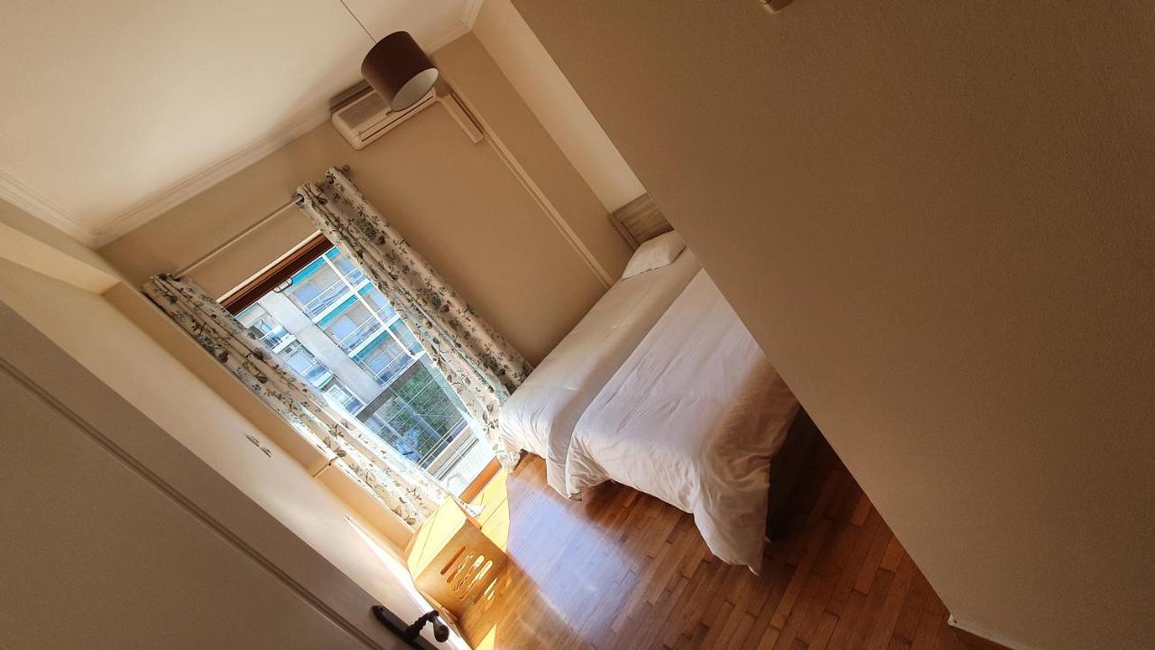 Pangsapuri 90 m² dengan 2 bilik tidur dan 1 bilik mandi peribadi di Pagrati Athens Luaran gambar