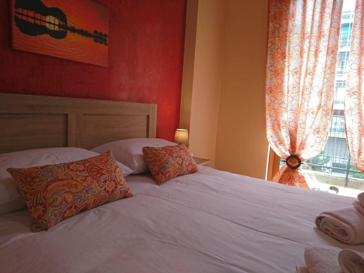 Pangsapuri 90 m² dengan 2 bilik tidur dan 1 bilik mandi peribadi di Pagrati Athens Luaran gambar