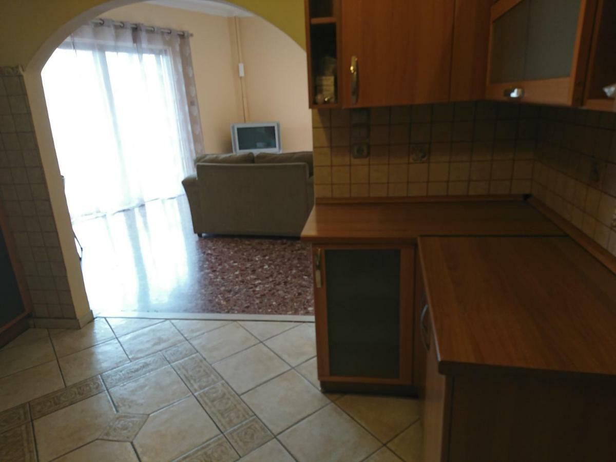 Pangsapuri 90 m² dengan 2 bilik tidur dan 1 bilik mandi peribadi di Pagrati Athens Luaran gambar