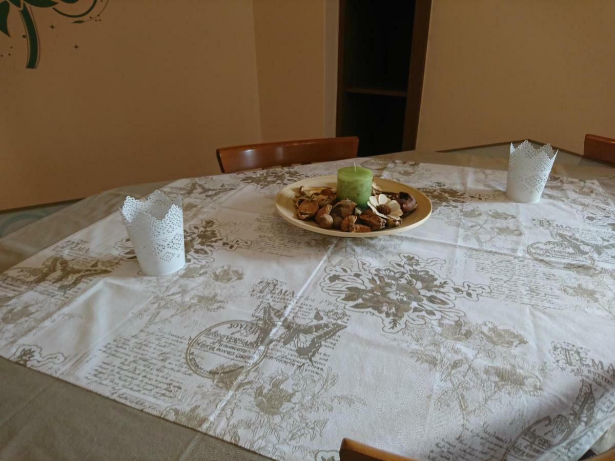 Pangsapuri 90 m² dengan 2 bilik tidur dan 1 bilik mandi peribadi di Pagrati Athens Luaran gambar